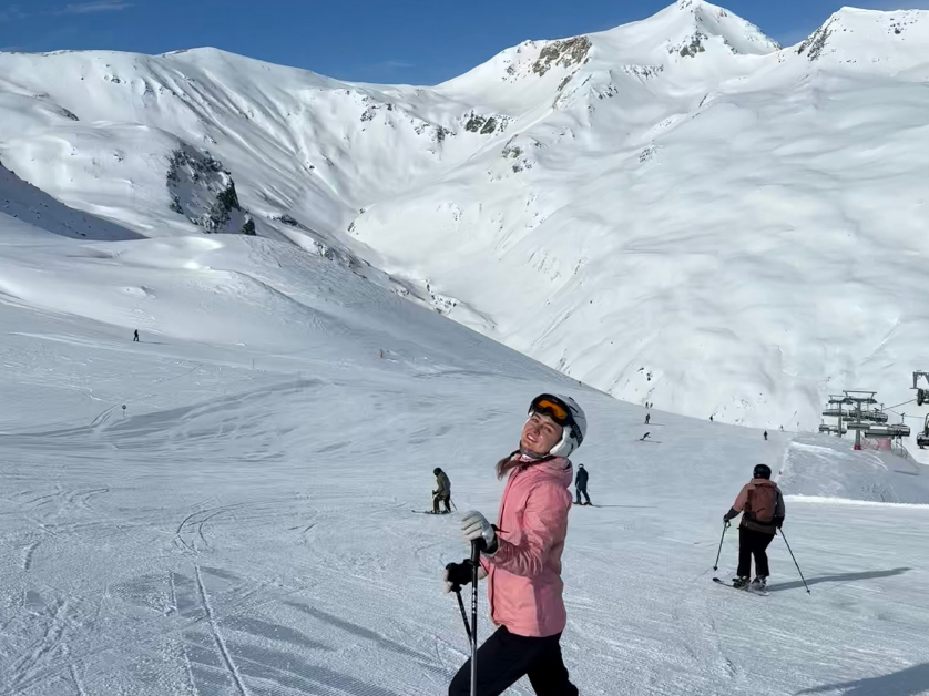Gabriela Kramárová skiing in the mountains